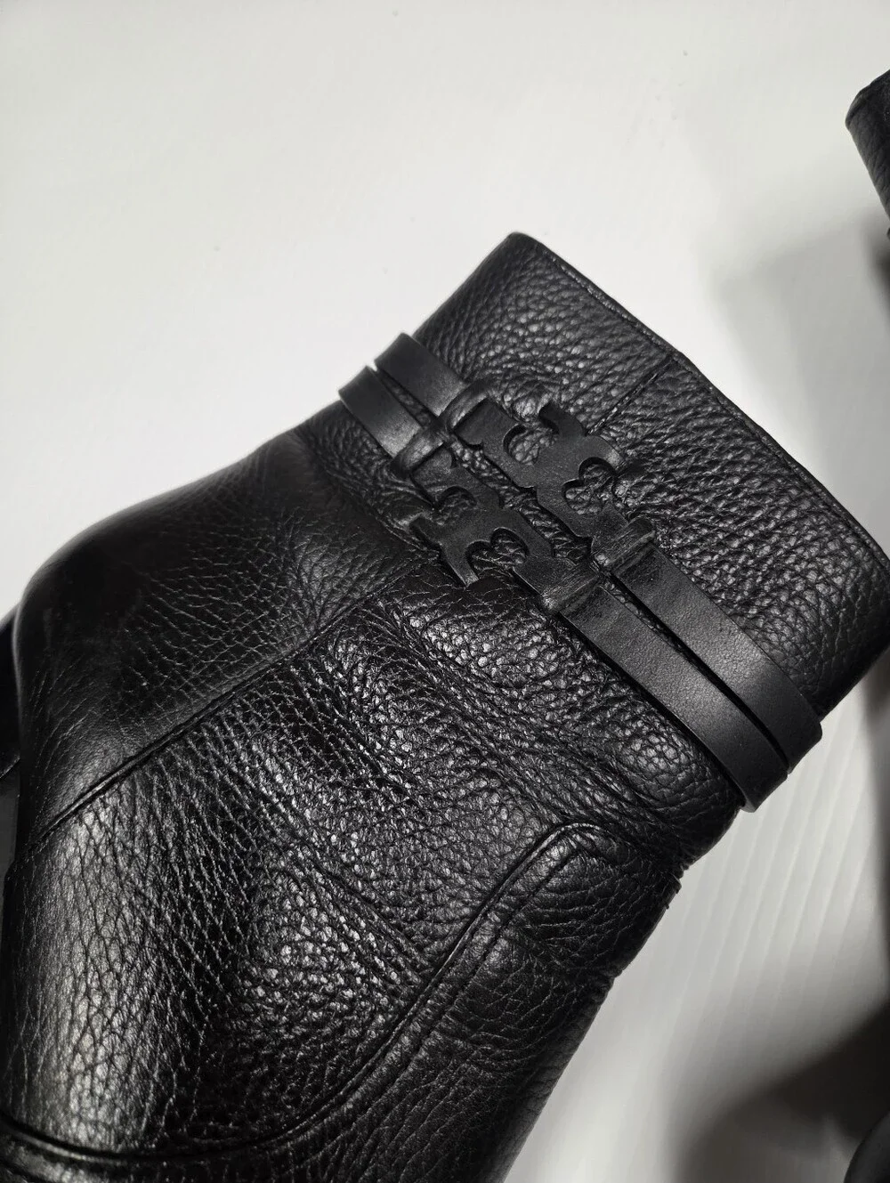 Tory Burch Women Leigh Black Leather Dress Logo Heel Zip Ankle Boots sz 8.5